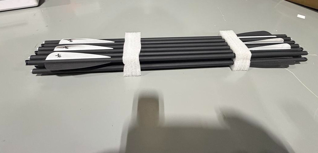 12 Pack Black and White 20Inch Arrows