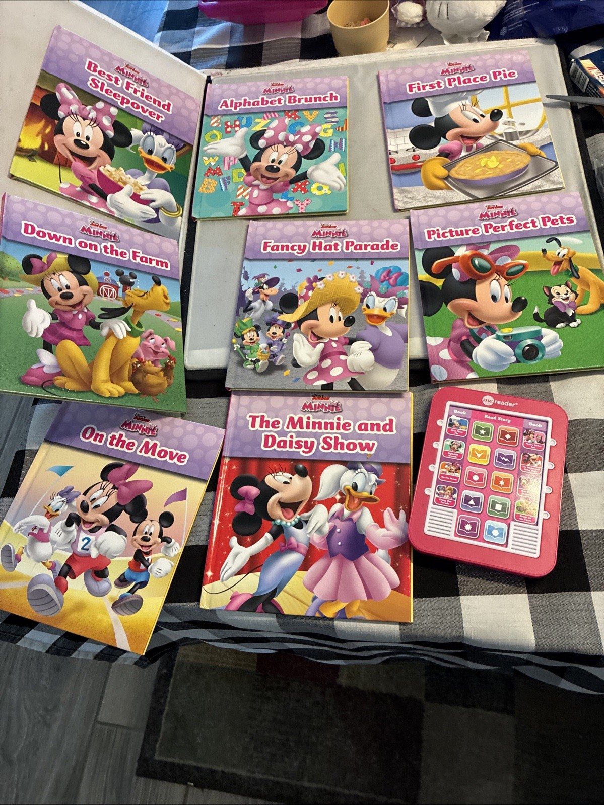 Disney Jr. Story Reader Me Reader plus Lot of 8 Books Minnie Mouse with e-reader