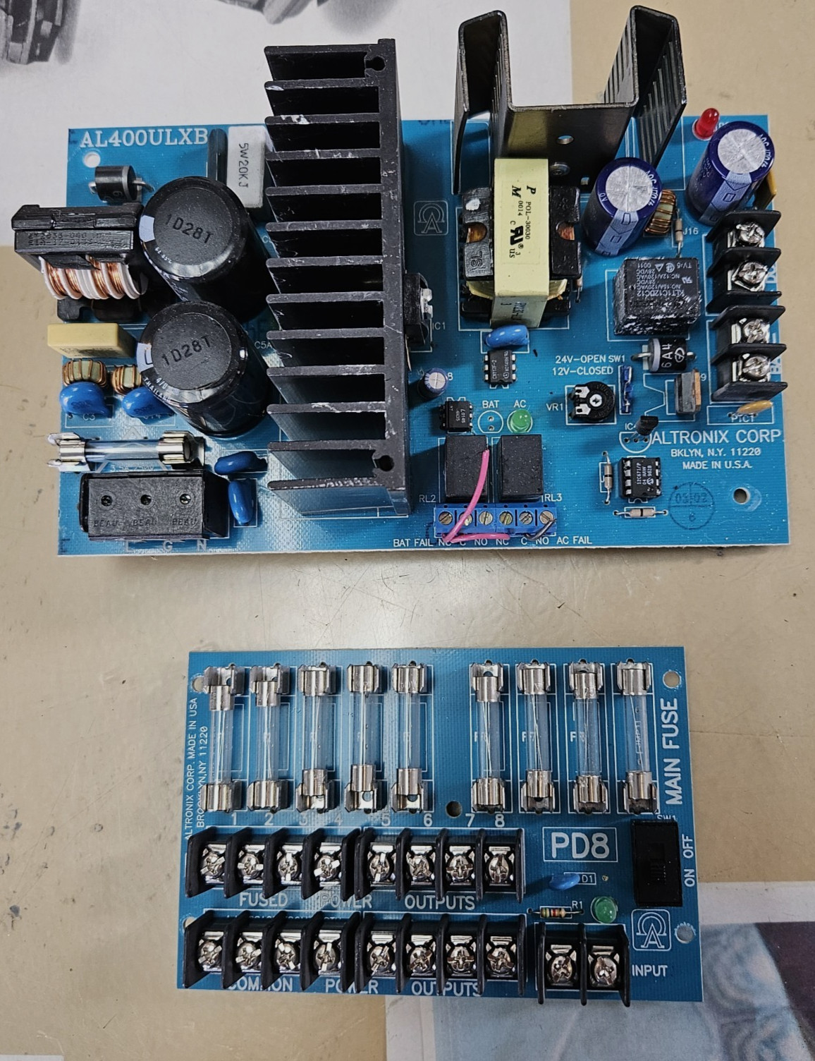 ALTRONIX - AL400ULXB - Power Supply Board with PD8 FUSED Distribution Unit