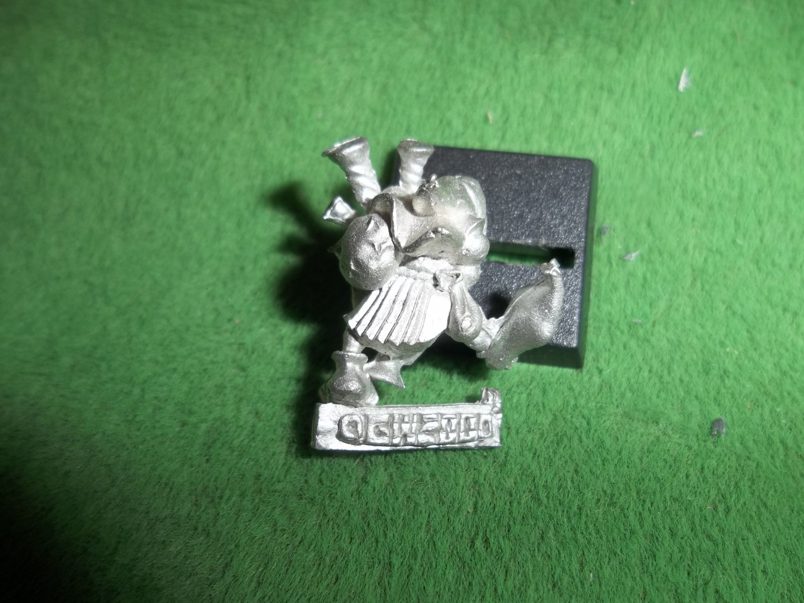 WARHAMMER NIGHT GOBLIN WITH SQUIGPIPES