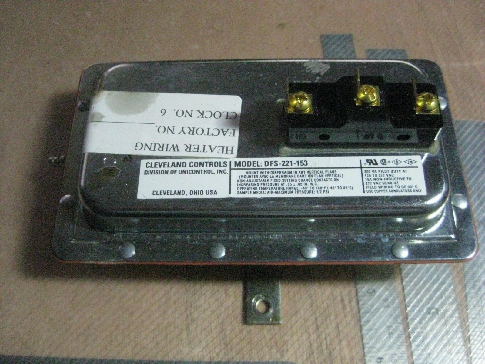 Cleveland Controls DFS-221-153 Switch NEW