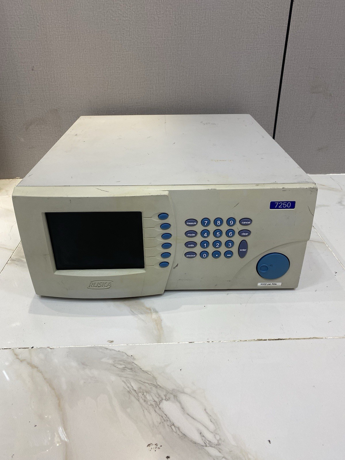 FLUKE / RUSKA 7250 , 3000 Psi Abs PRESSURE CONTROLLER & CALIBRATOR