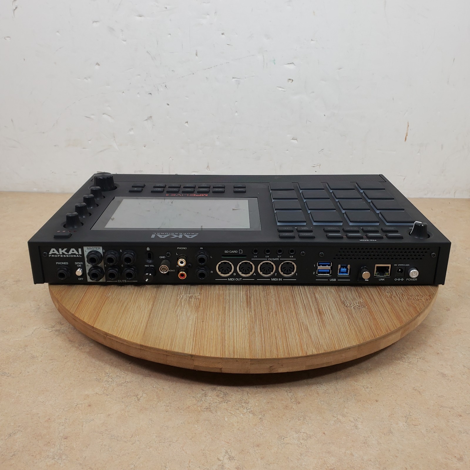 Akai Professional MPC Live II Standalone Sampler and Sequencer + Case