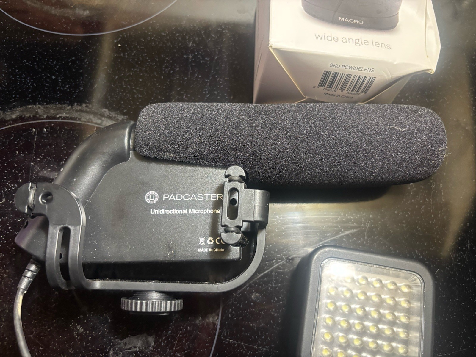 Padcaster Unidirectional Microphone USB-C, LED Light, Wide Angle Lens Bundle