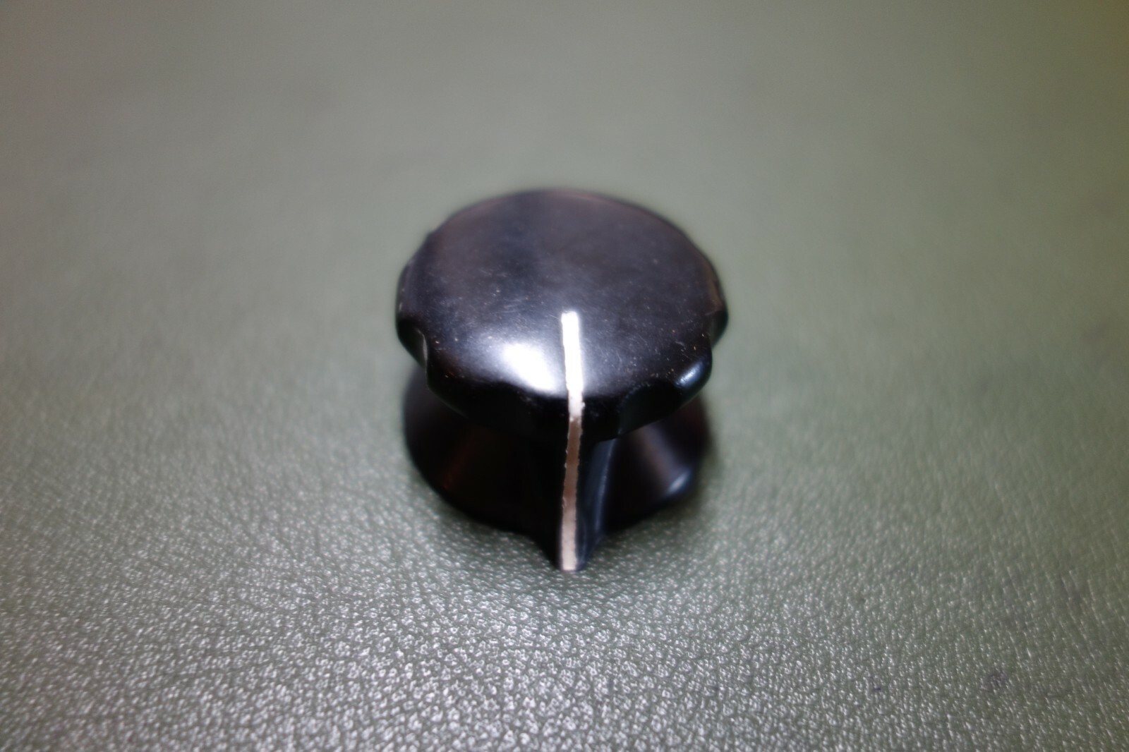 1 Pc RCA / BIC 1" Bakelite 1/4" Shaft - Brass Insert "copy" Audio Knob