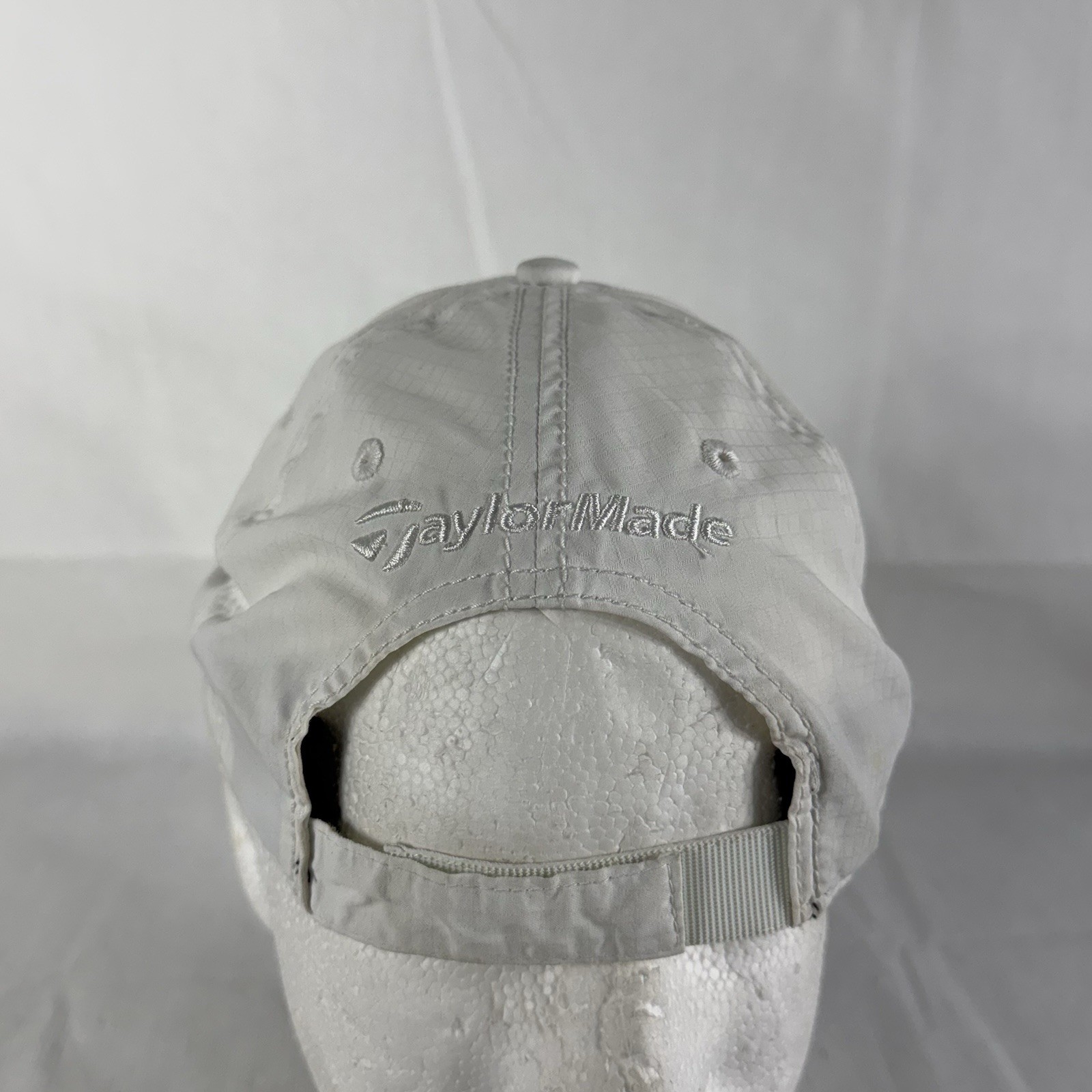 TaylorMade Hat Adjustable Strap Golf Performance White Light Blue Adjustable