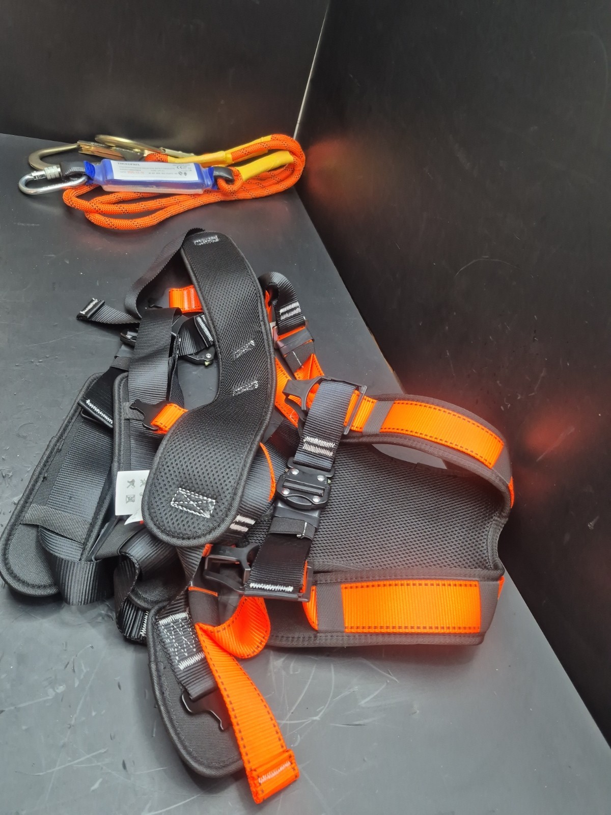 Full Body Harness Climbing Rigging Fall Arrest Safety 330 Lbs 31"-56" Waist Belt