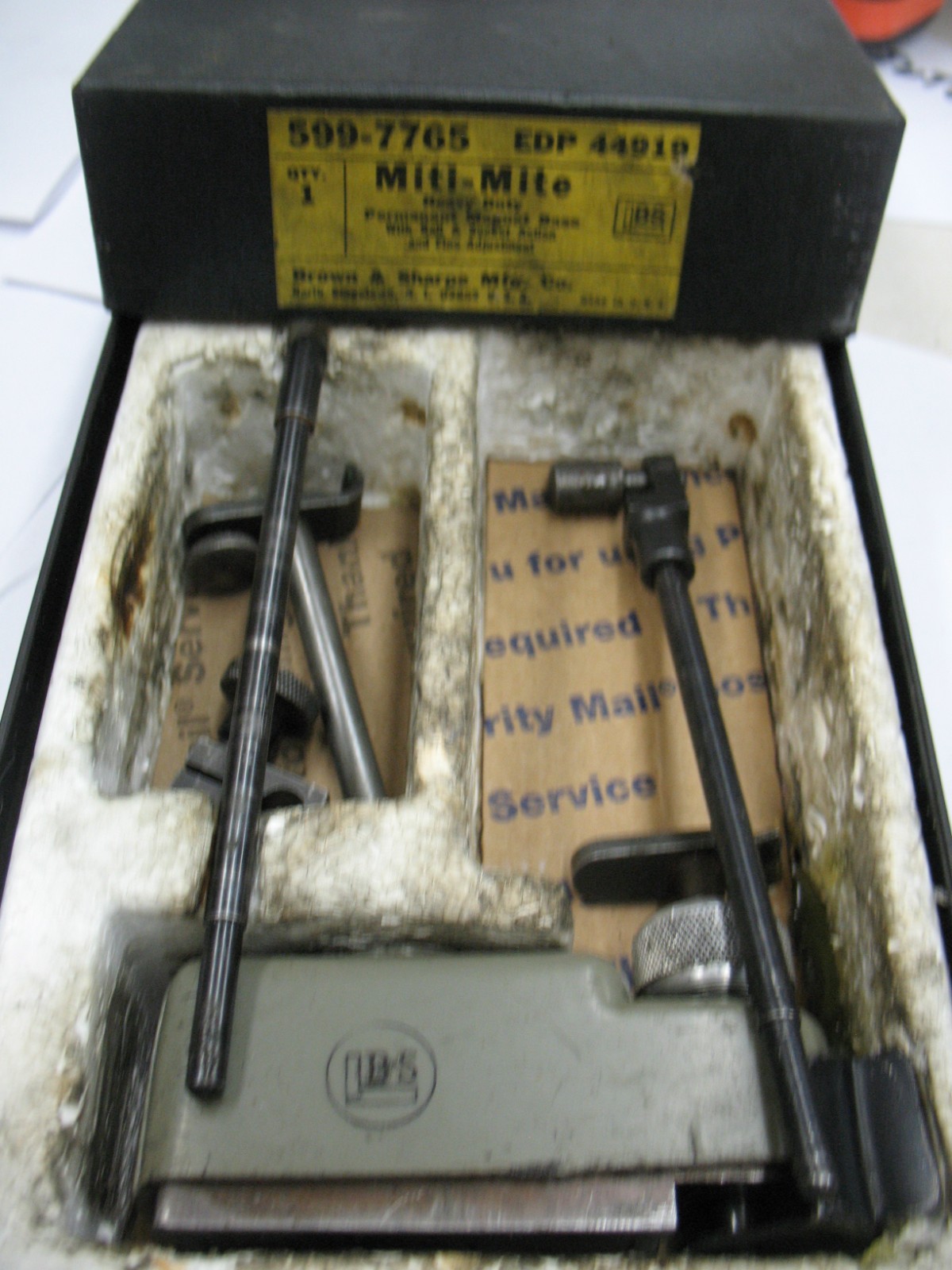 BROWN & SHARPE 599-7765 Magnetic Base  MITI-MITE w Orig Box Needs welding