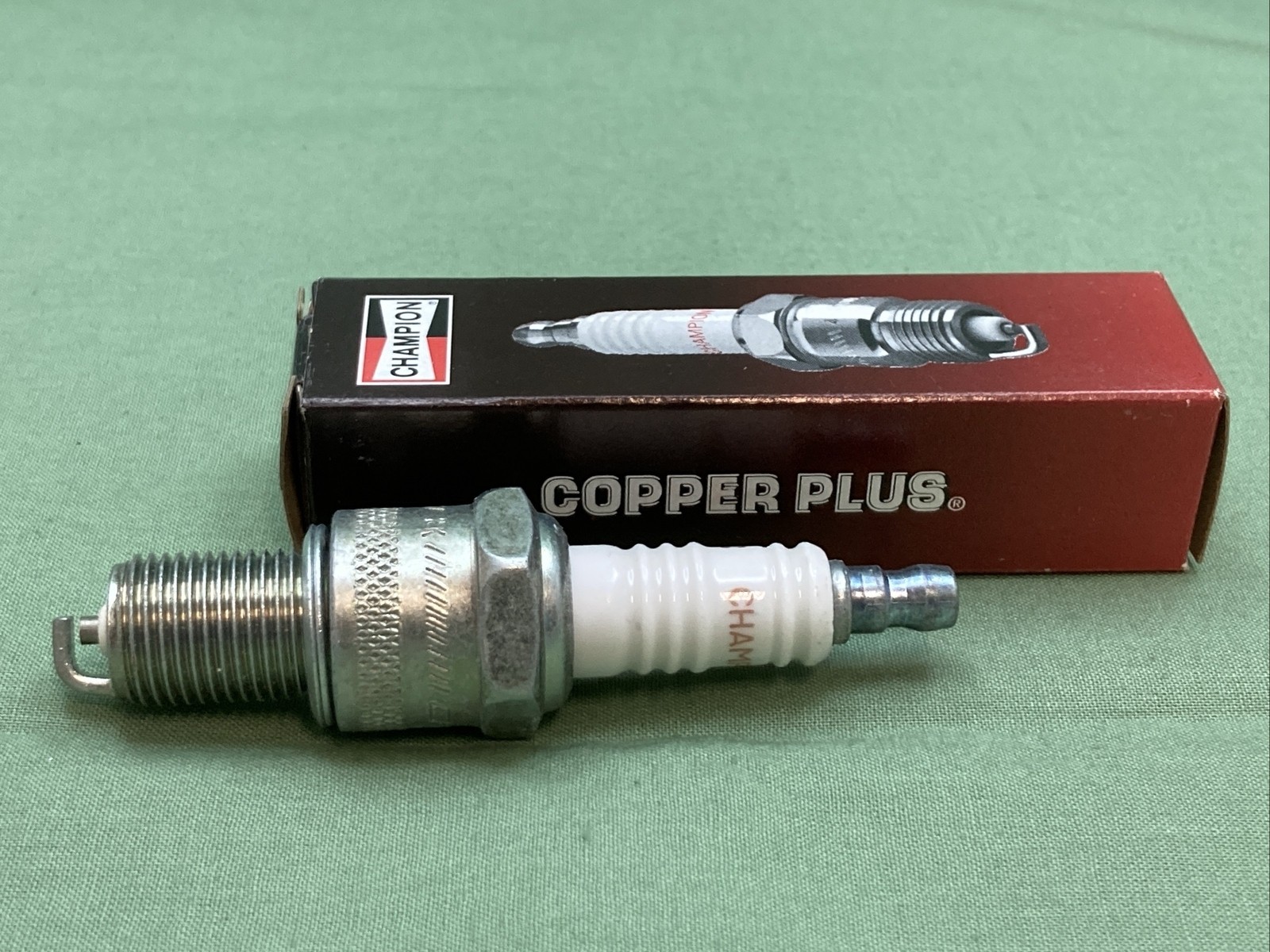 NEW CHAMPION 300 N9YC COPPER PLUS SPARK PLUG
