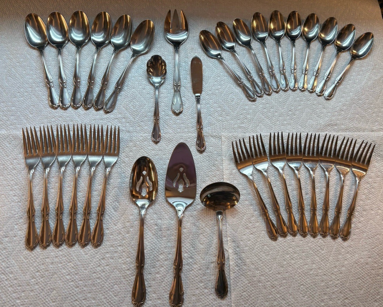 Rogers Cutlery Co VICTORIAN MANOR Stainless USA 36 Pieces