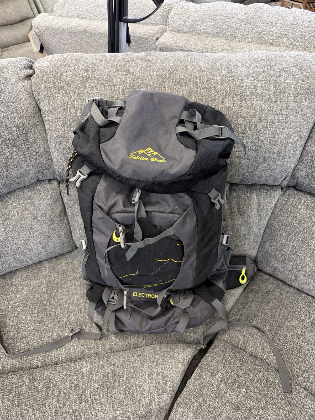 Soilder Blade 60 Electron Hiking Backpack Excellent Condition Adjustable Large