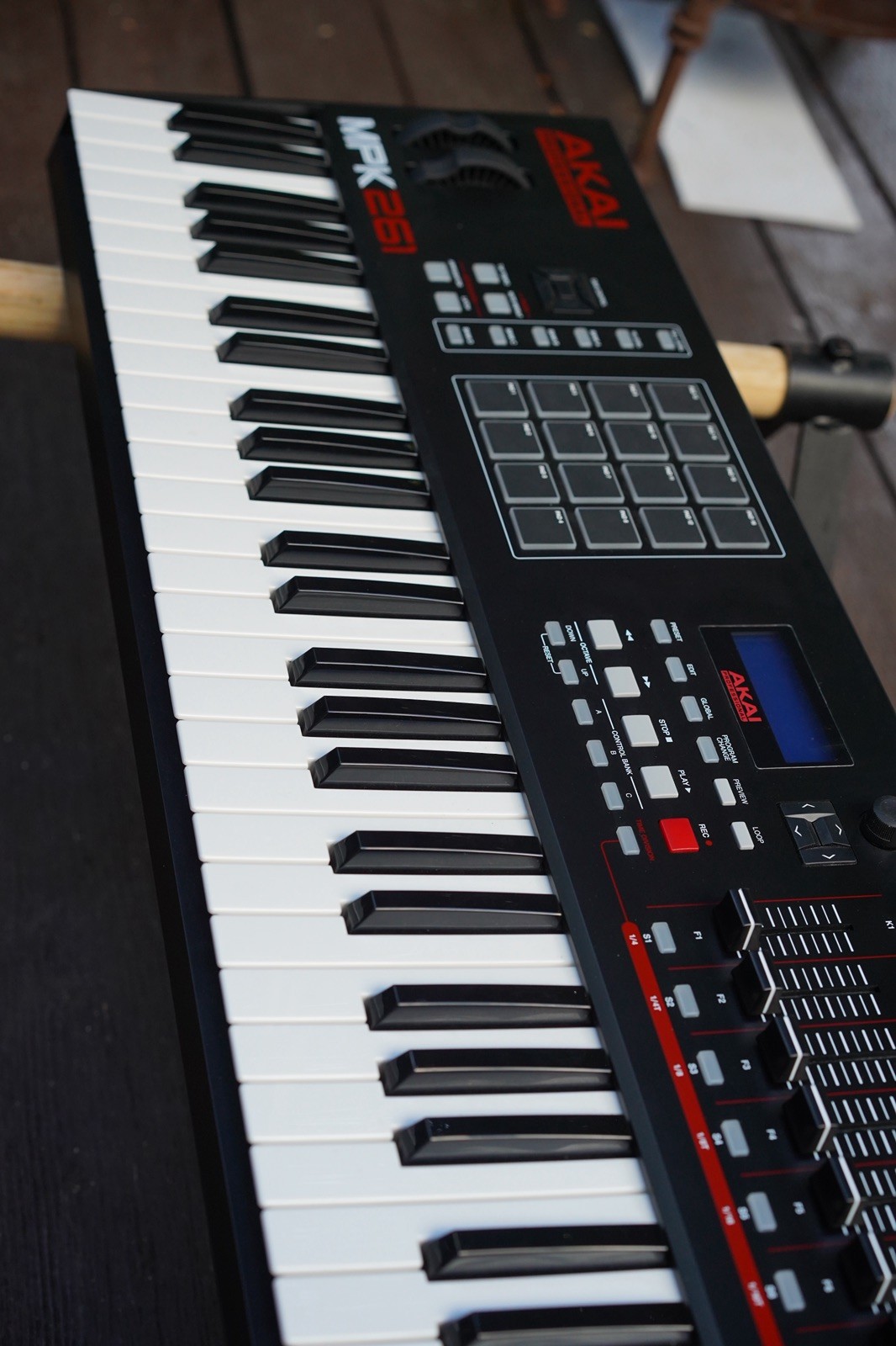 Akai MPK261 61Key MIDI Keyboard Controller-Mint Condition - Includes USB-C Cable