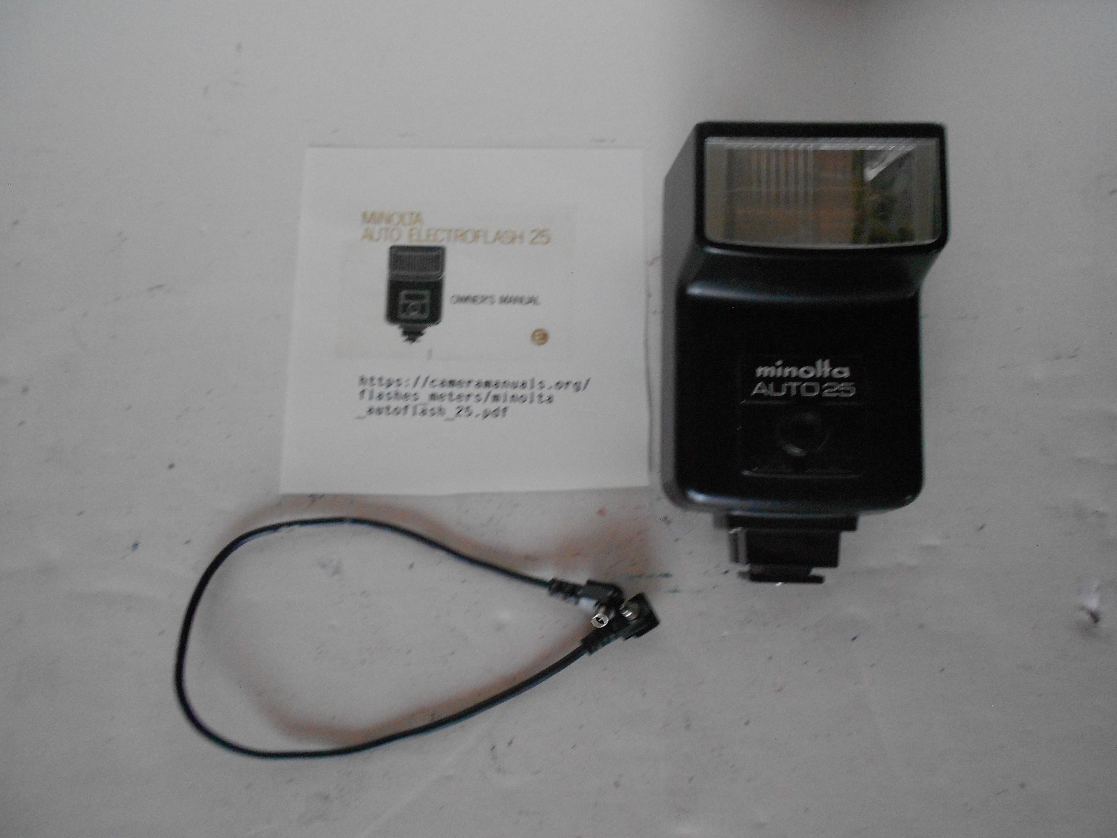 Minolta Auto Electroflash 25 Shoe Mount Electronic Flash w/PC cord VGC