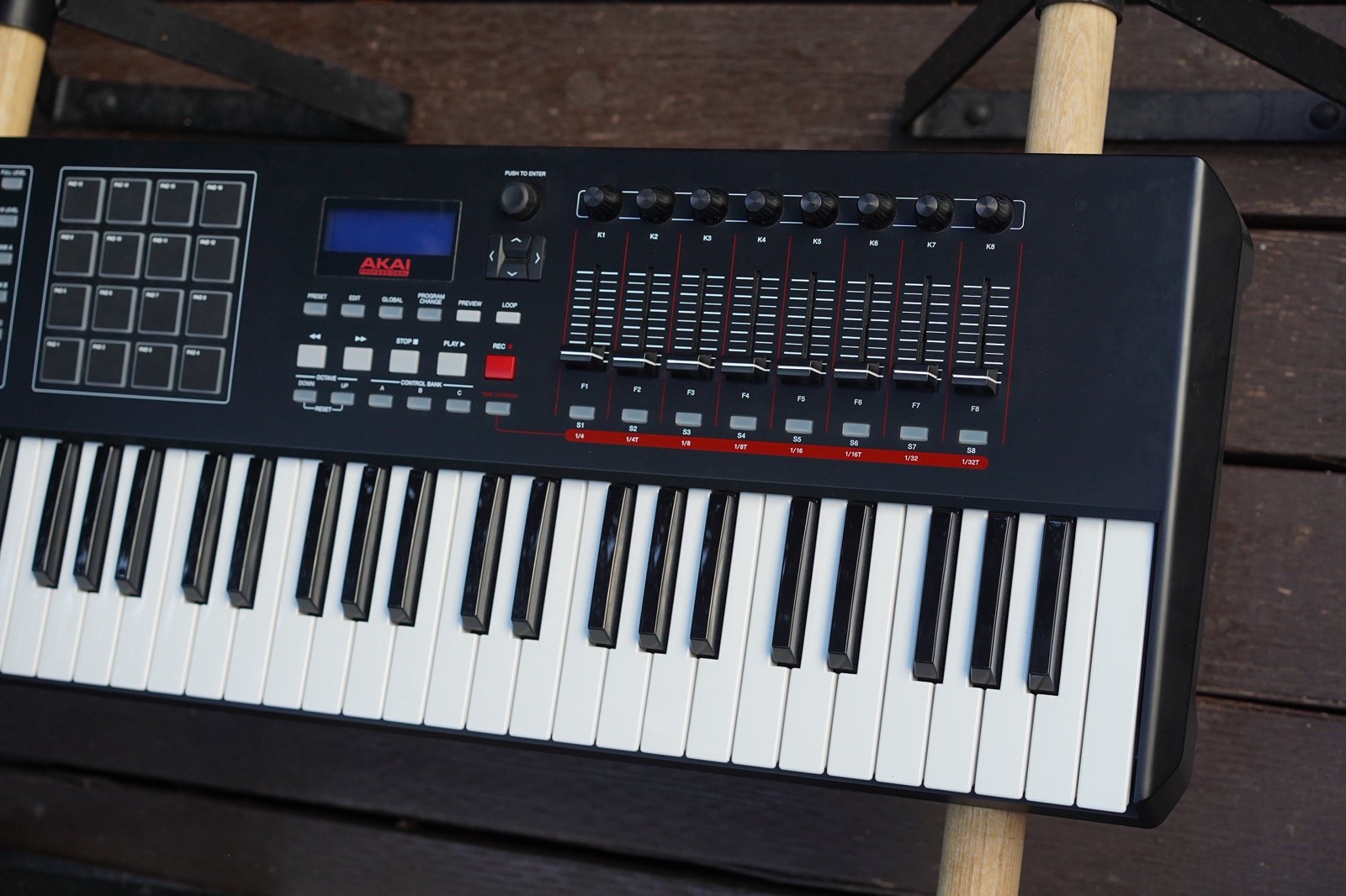 Akai MPK261 61Key MIDI Keyboard Controller-Mint Condition - Includes USB-C Cable