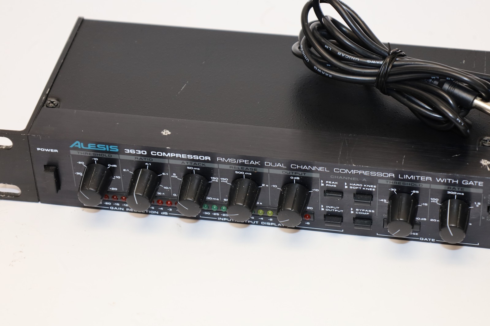 ALESIS 3630 RMS/Peak Dual Channel Compressor/Limiter w/ Gate Rack Mount .