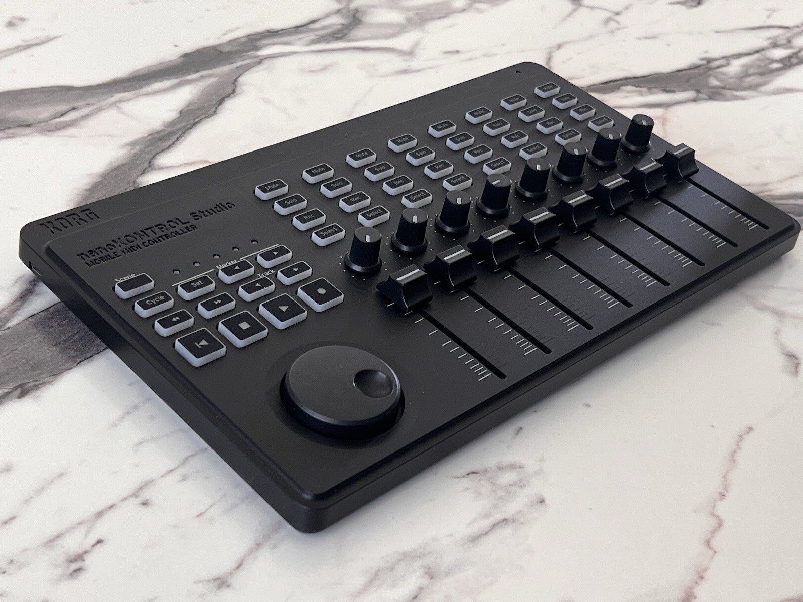 KORG Classic USB / Wireless All-in-One Mobile MIDI Controller nanoKONTROL Studio