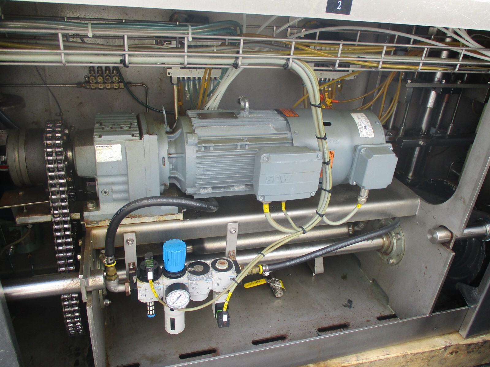 WCB STAINLESS ICE CREAM FILLING MACHINE / SCROUND ICE CREAM CONTAINER FILLER