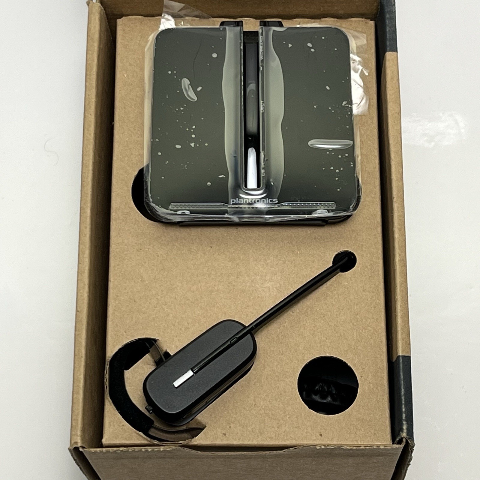 Poly Plantronics CS540 Wireless DECT Office Headset w Charging Base New
