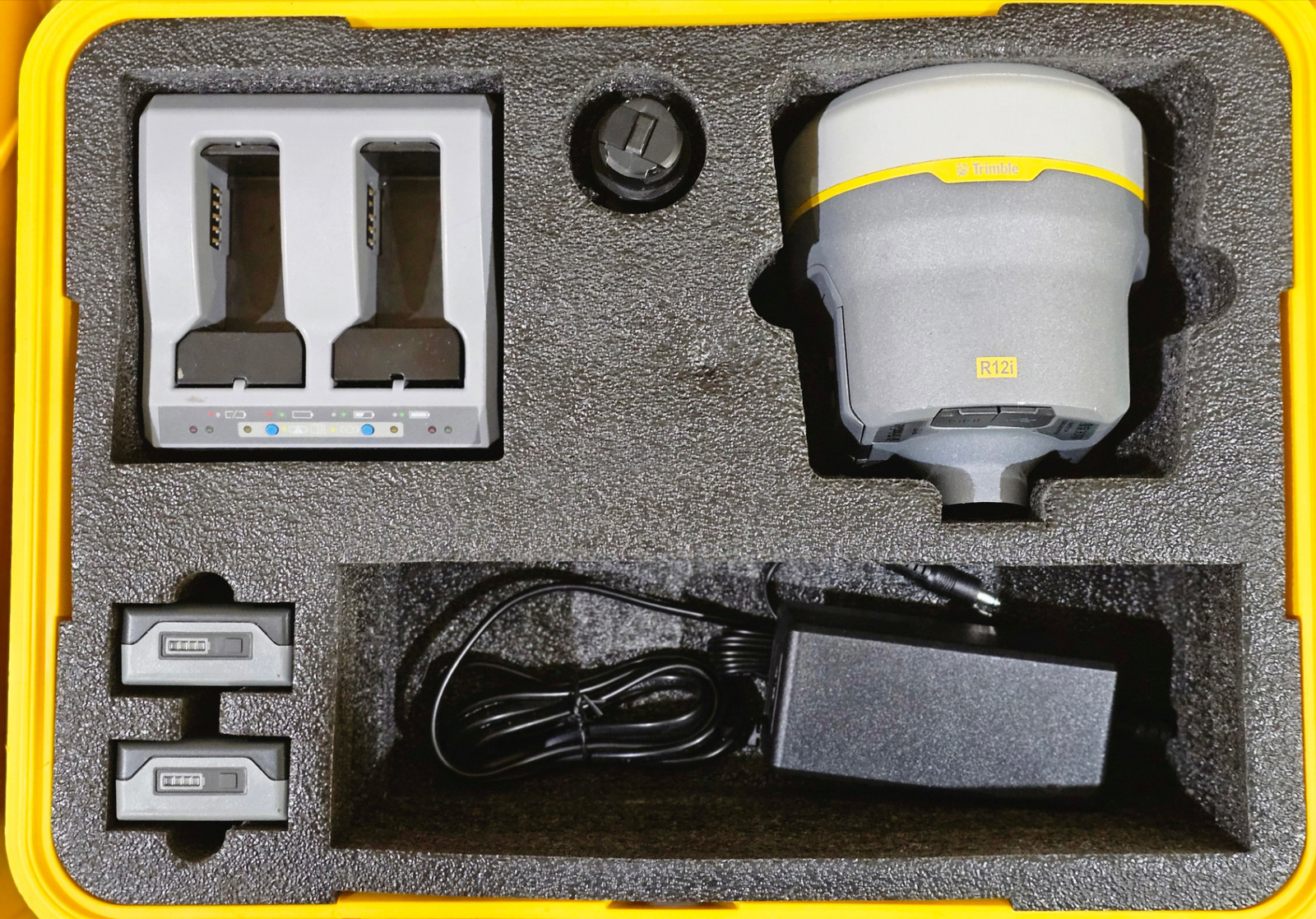 Trimble R12i ROW UHF Surveying Receiver 450-470MHz 90914-60 R12