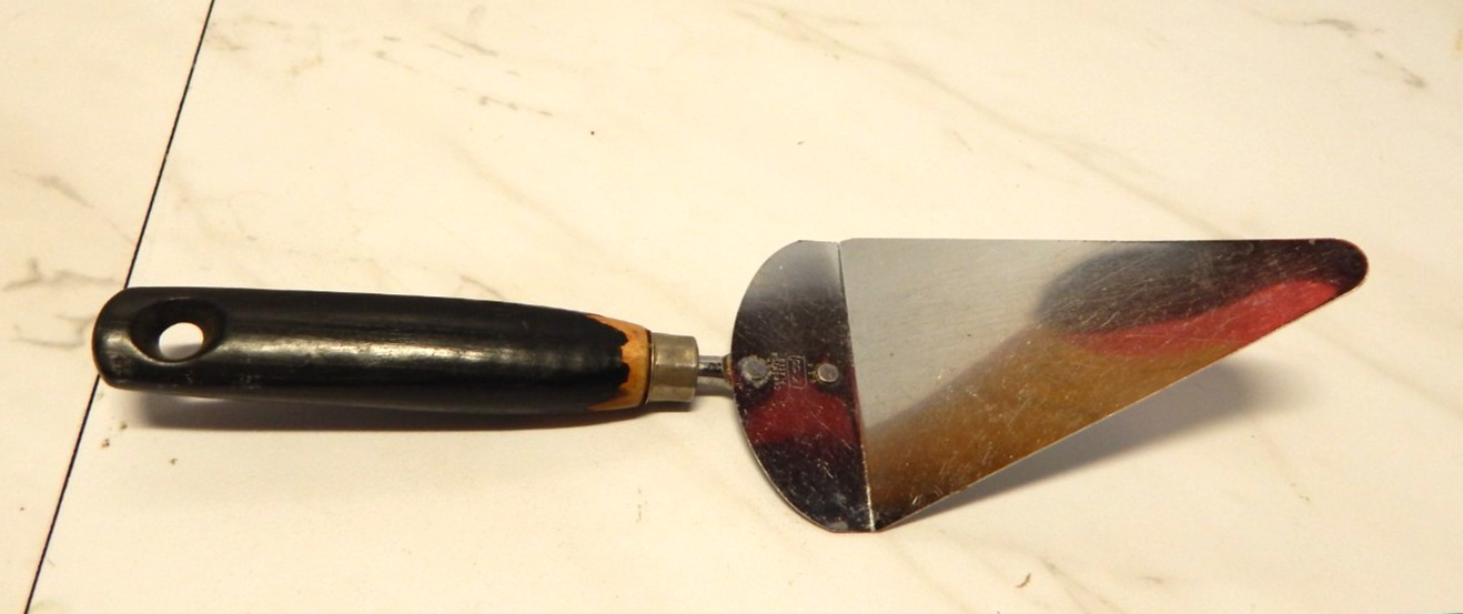 VTG EKCO Chrome Plated Pie Server w/Black Wooden Handle