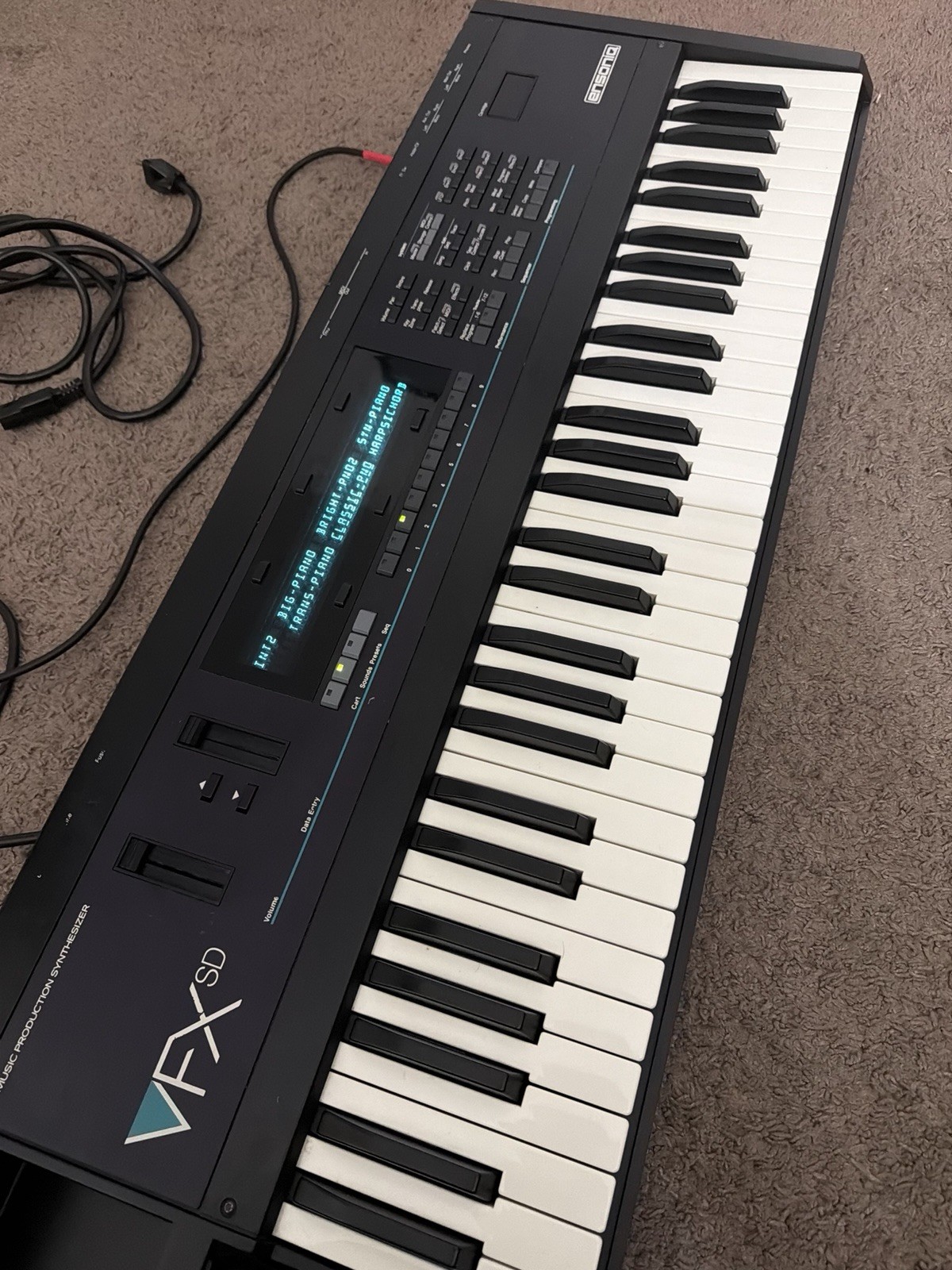 Ensoniq VFX-SD Keyboard: 61 Key Wavetable Synth 24 Track Production W/ ROM