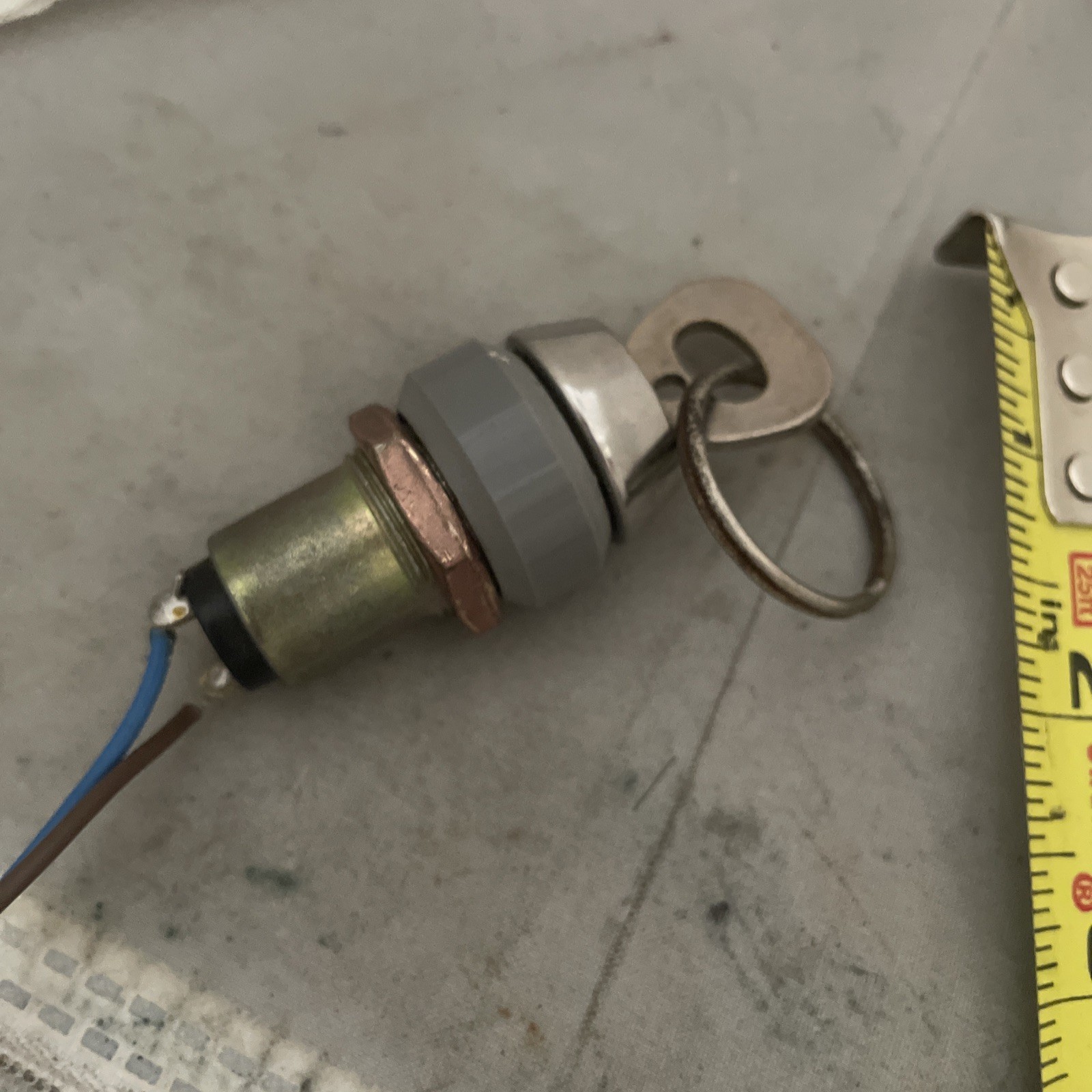 Lock And Key Ignition For A Shoprider Mobility Scooter With Key AJ12 Fits Yellow