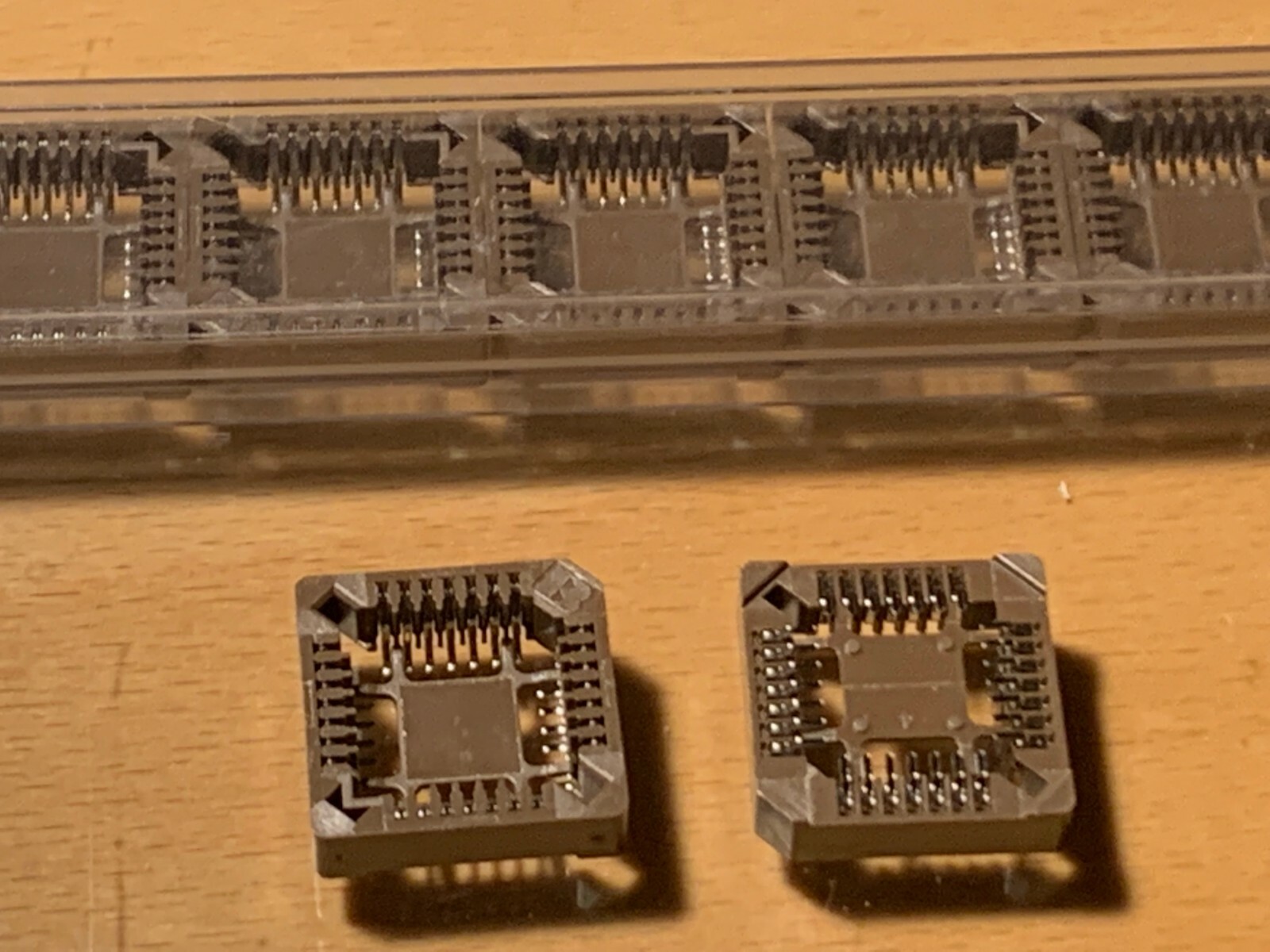 PLCC28 SMD VERSION 28 PIN IC SOCKET.