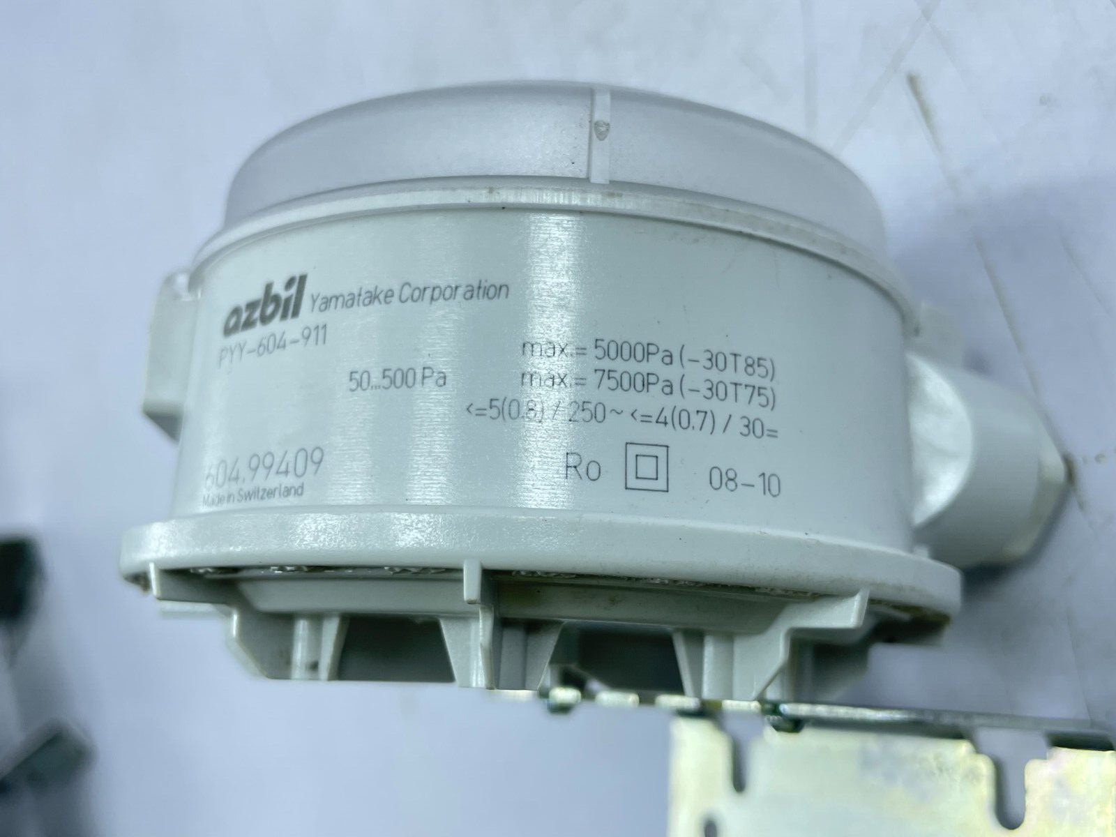 azbil PYY-604-911 604.99409 Yamataka Differential Pressure Switch Controller