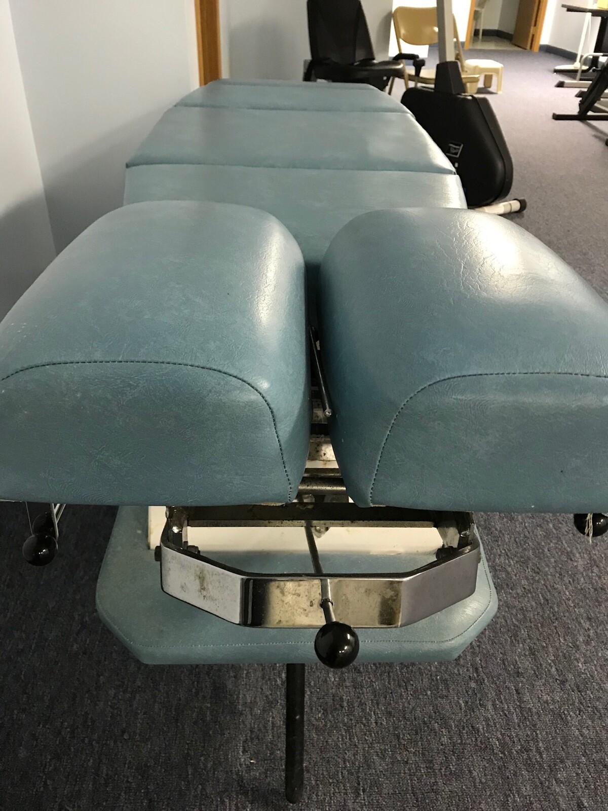 CHIROPRATIC MANIPULATION TABLE WITH DROPS