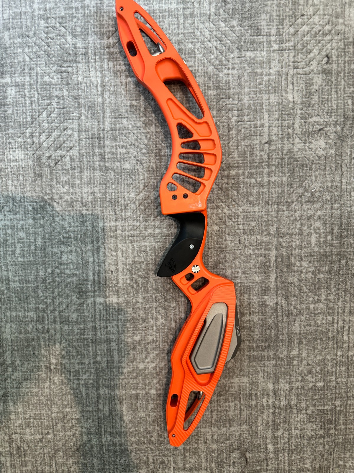 Mybo Mykan 2.0 ILF Barebow Riser 25 RH + Weight