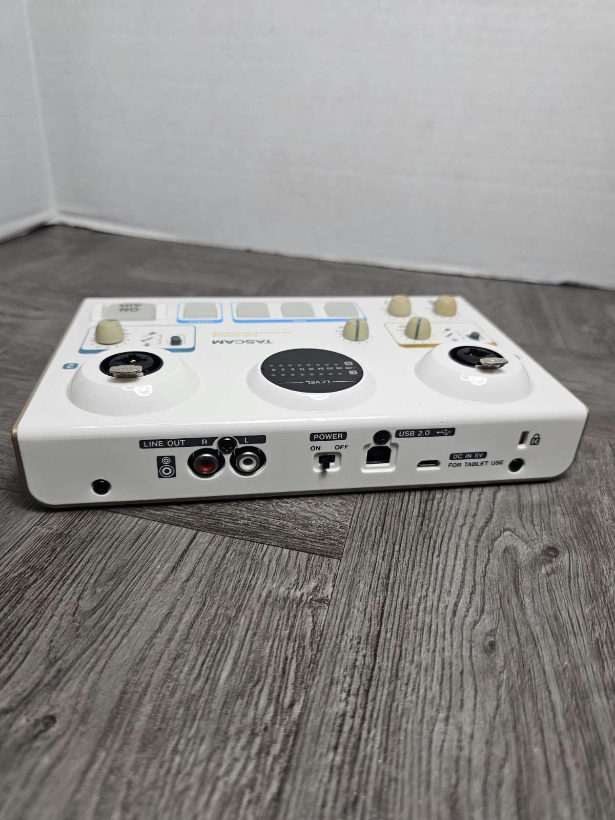 Tascam US-42 Ministudio Creator USB Podcasting Interface