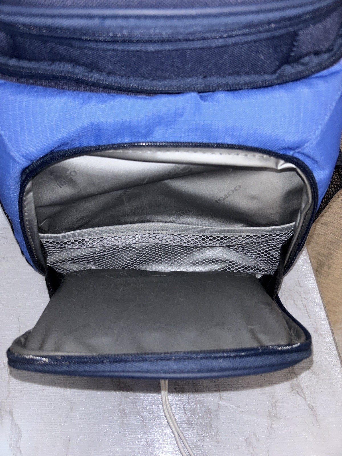 Igloo Maxcold Cooler Bag Hard-Top Backpack 28 Cans Capacity BLUE*GUC