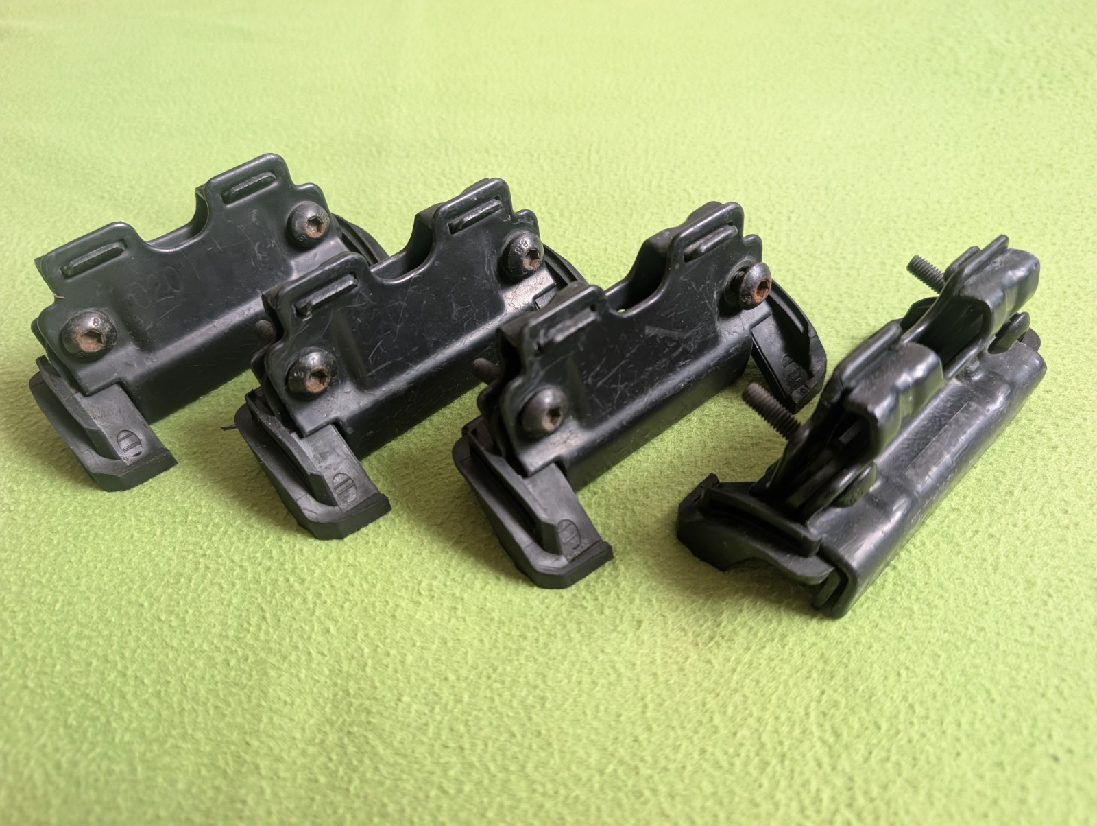 Thule 4012 Fitting Kit Vauxhall Insignia Estate Flush Railing Roof Rack Bars