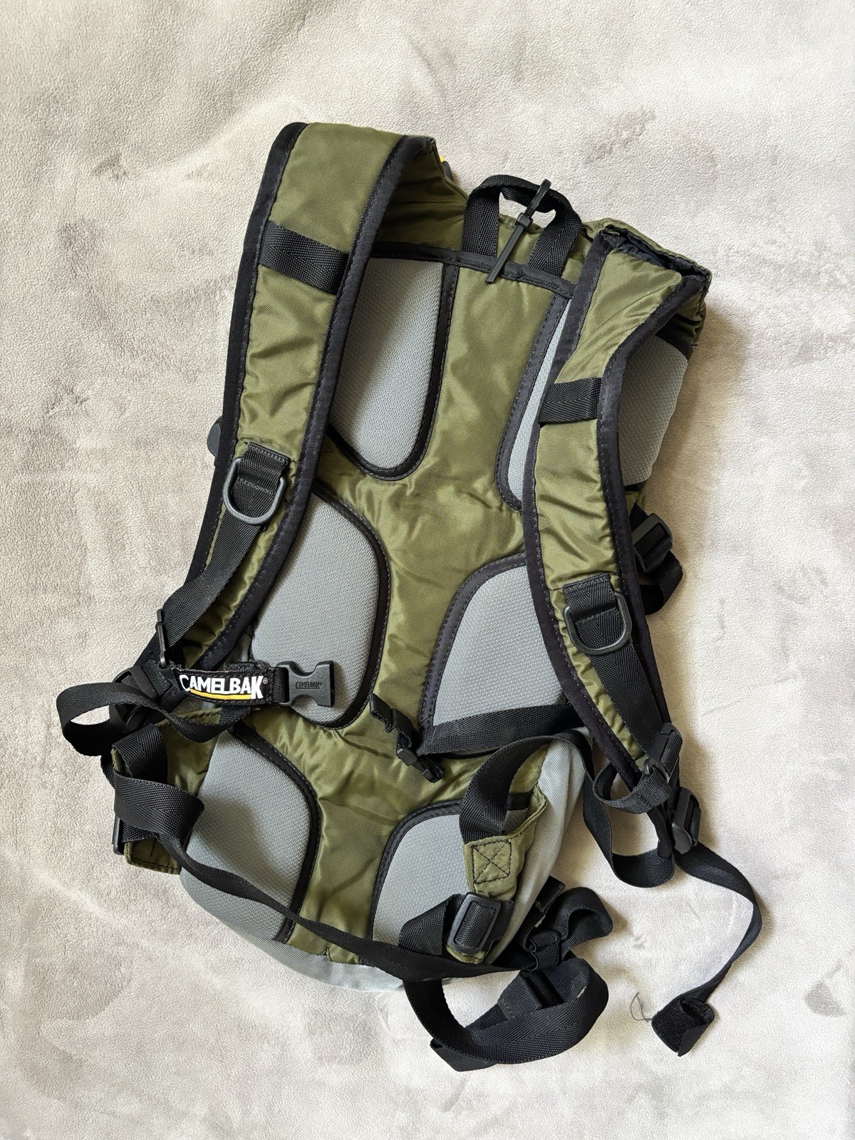CamelBak M.U.L.E. 2L Hydration Backpack Green/Gray/Black Hip Belt 3 Pockets