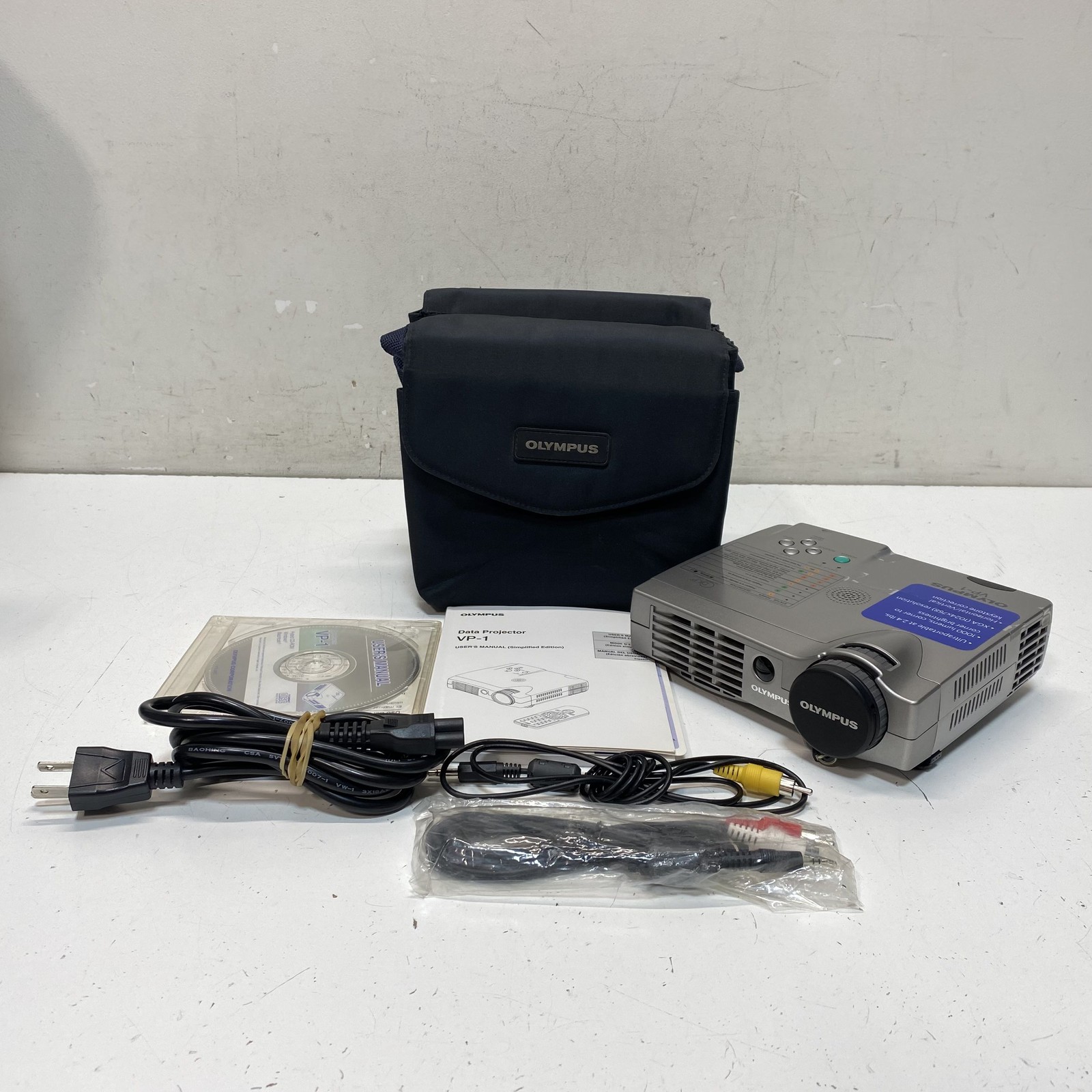Olympus VP-1 Data Projector DLP XGA 1000 Lumens Ultraportable Case Manual