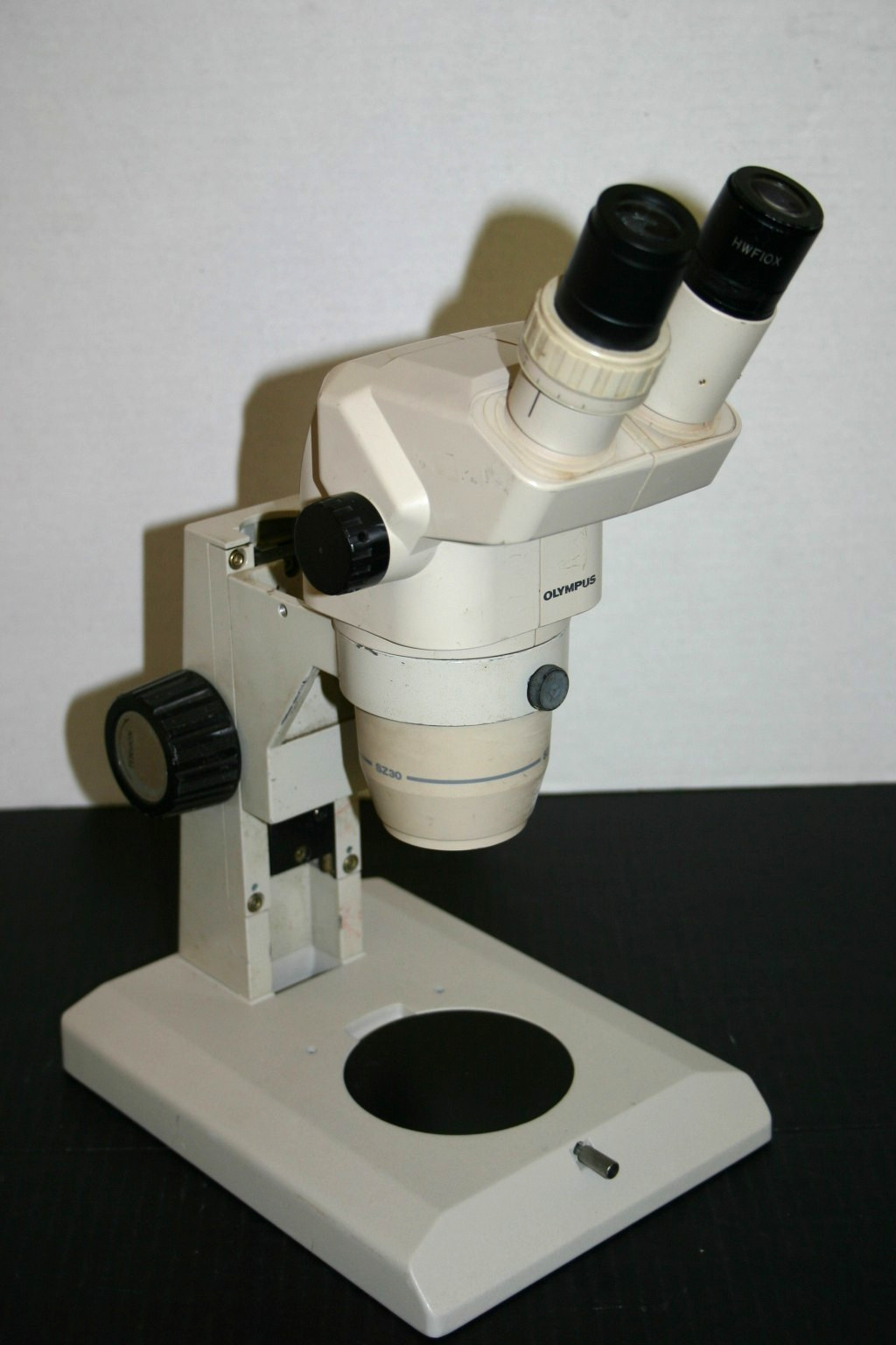 Olympus SZ-30 Stereozoom Microscope 9-40X on Nikon Desktop Nice