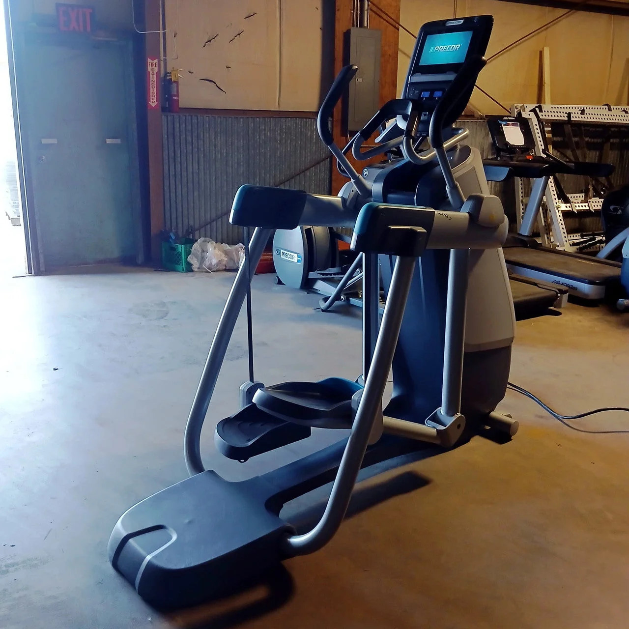 Precor AMT 865 w/ P62 Console