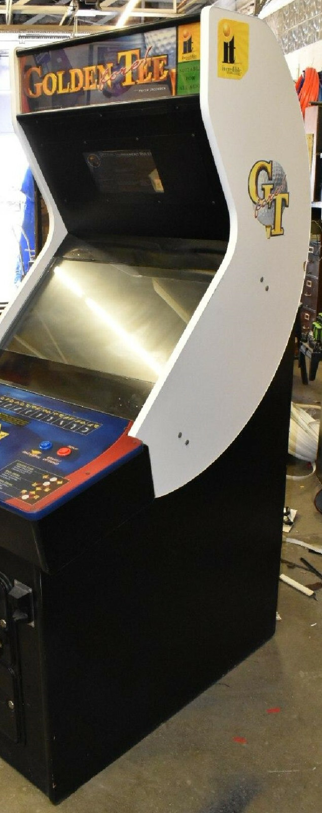 GOLDEN TEE ARCADE MACHINE (Excellent Condition)