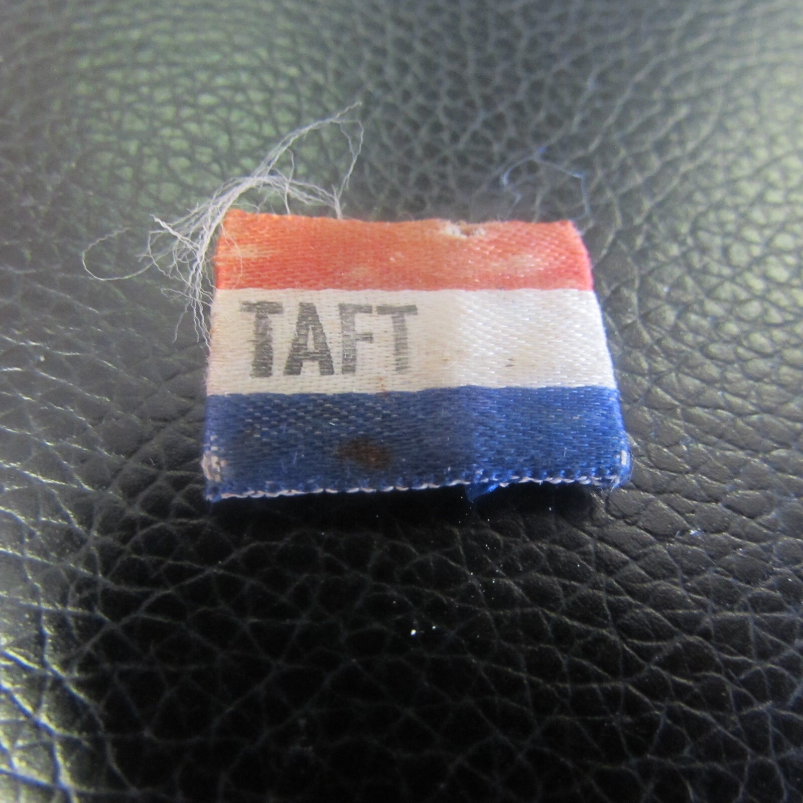 ORIGINAL - TAFT - 3/4 INCH PIN - VG