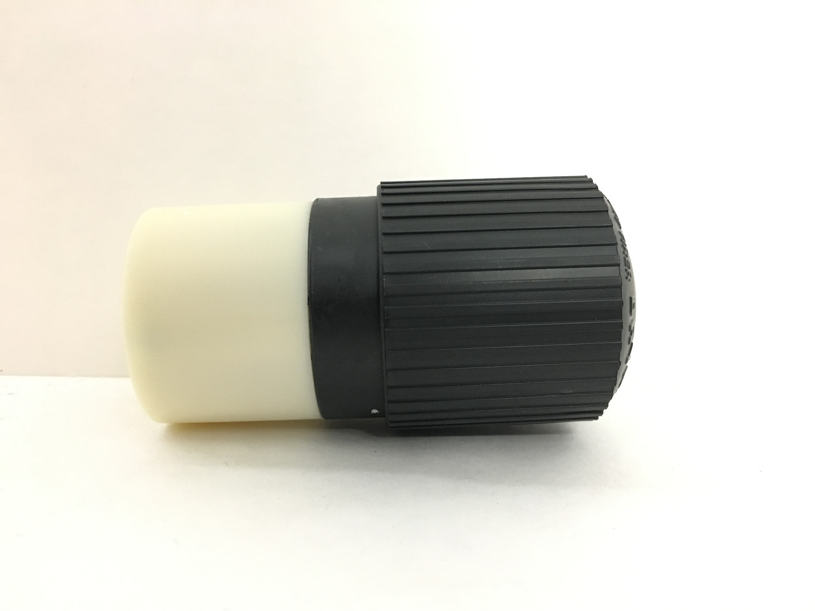 Locking Connector,Black/White,480VAC,20A BRYANT 70820NC