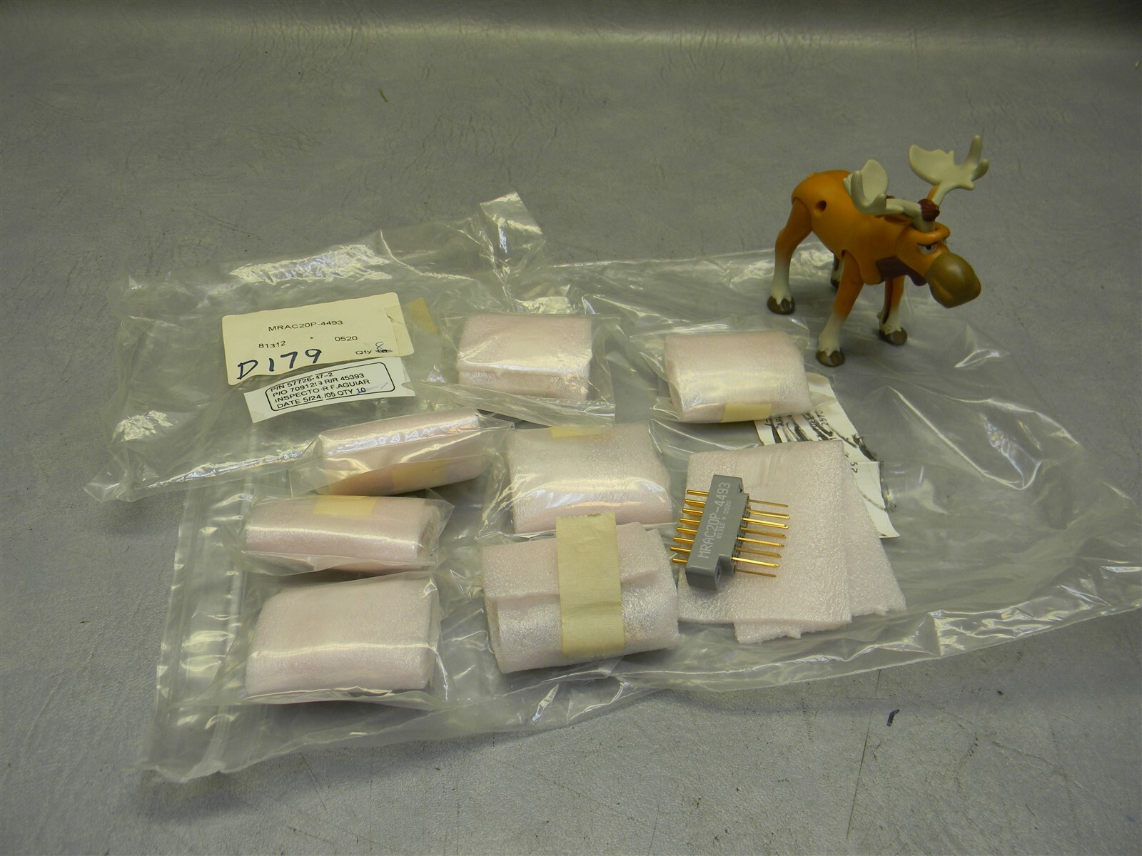 Winchester Interconnect MRAC20P-4493 MRAC plug 20 pin contact Lot 8