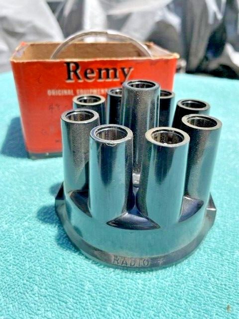 1948 1949 Pontiac Eight V8 8 cyl. RADIO NOS Ignition Distributor Cap #1911566