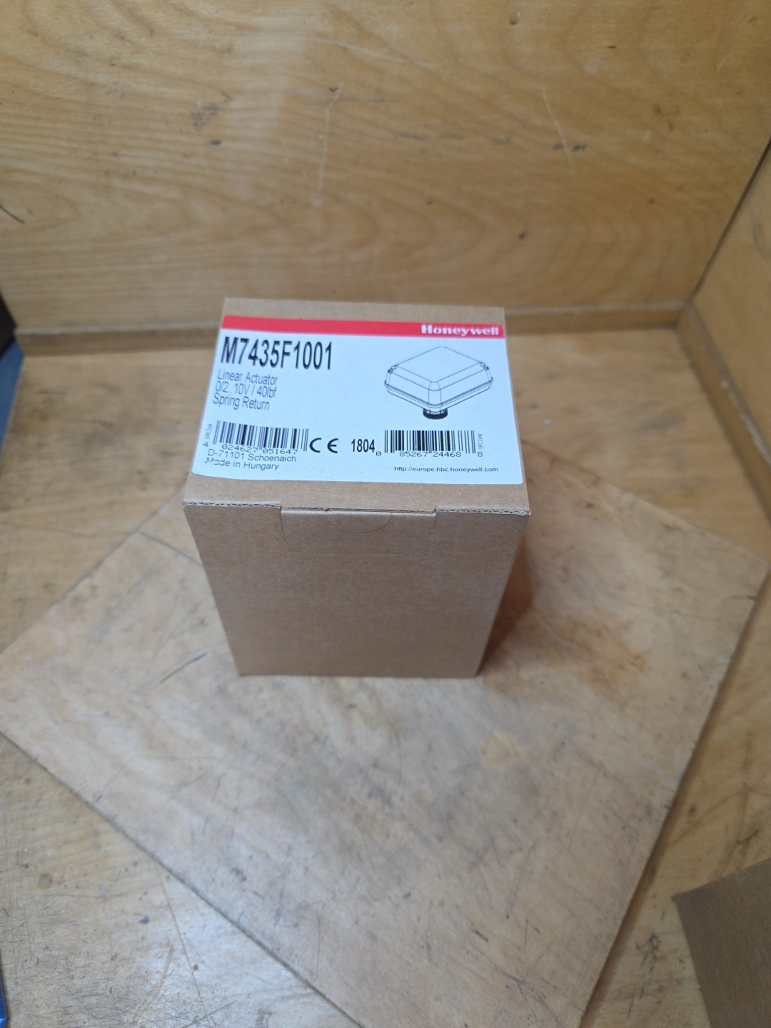 Honeywell M7435F 1001 Spring Return Modulating Valve Actuator and 2-way Valve