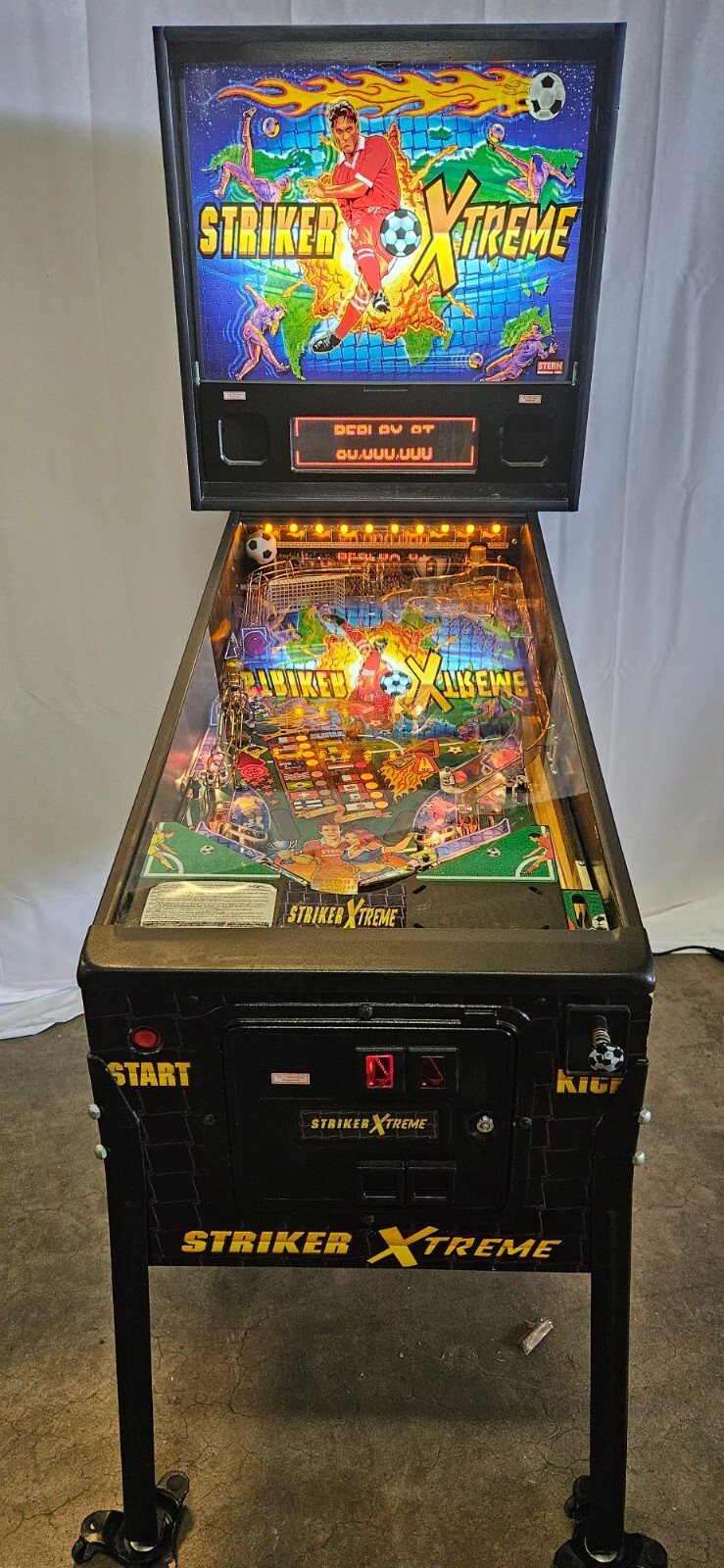 STRIKER XTREME Pinball Machine - Stern 2000 - 3673