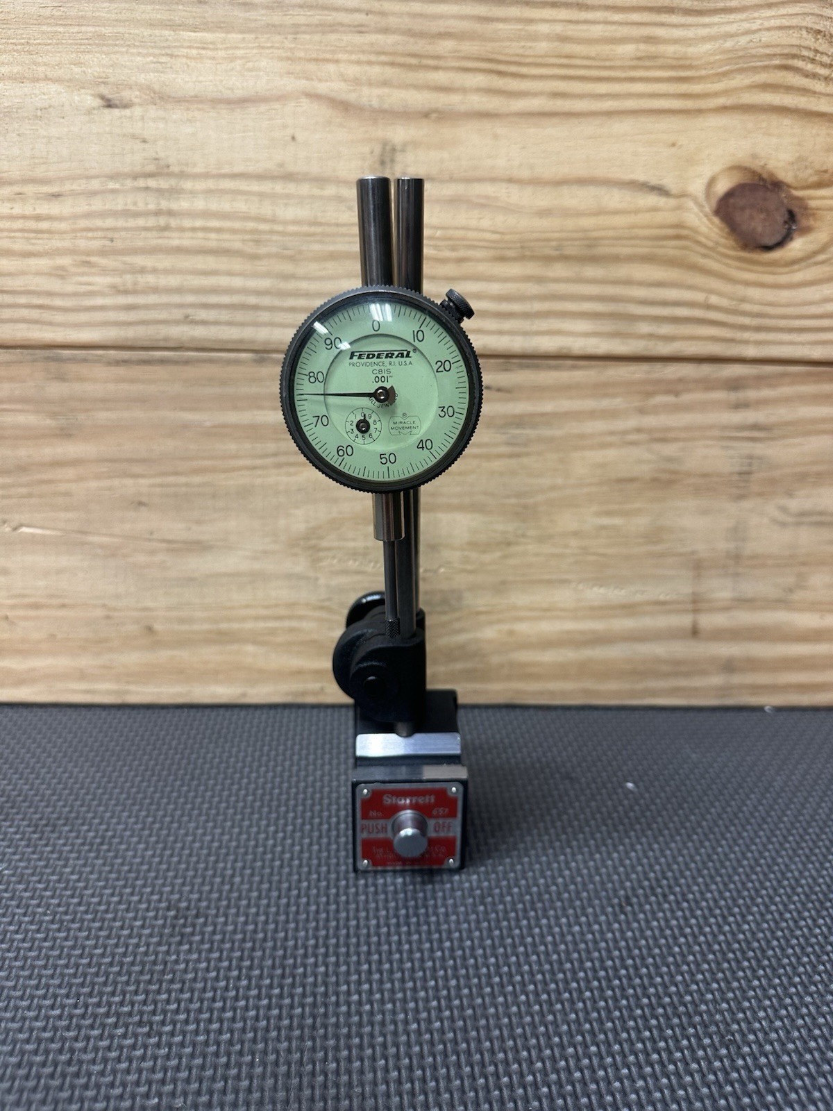 Starrett Machinest No. 657 Magnetic Base With Federal .001 Dial Indicator