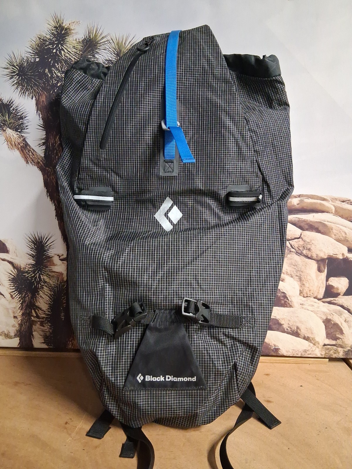 Black Diamond Blitz Backpack 20 NWOT Black White  Sample Hiking Bag