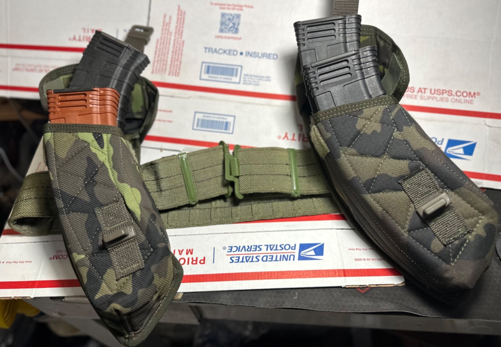 COLD WAR SOVIET ERA CZECH ARMY RIFLE 2-MAG- 2-CELL  POUCH SET W/ BELT