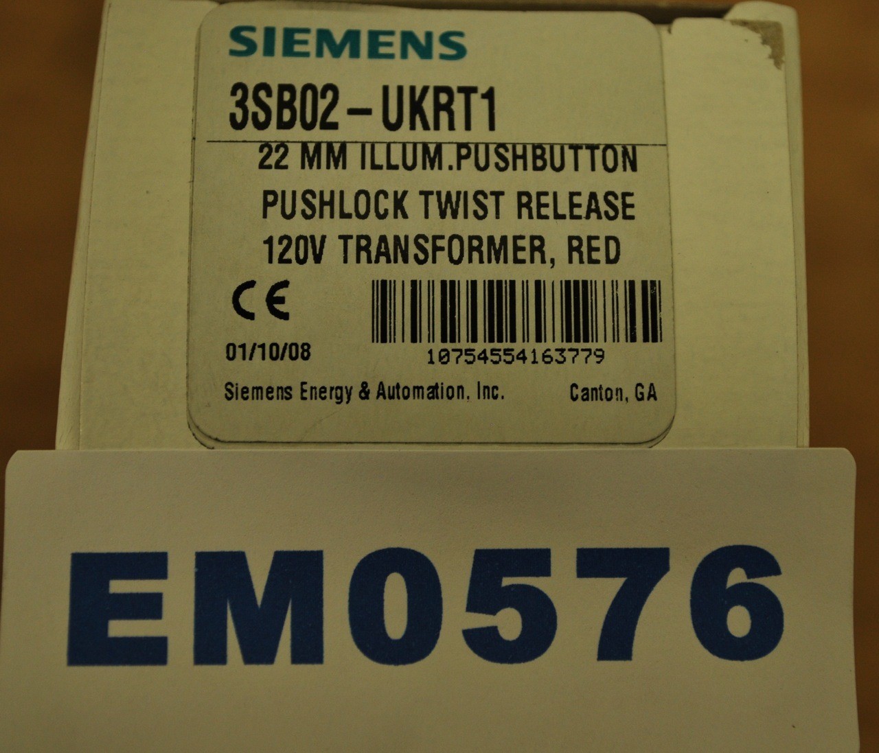 Siemens 3SB02-UKRT1 22mm Illuminated Pushbutton Push Lock-Twist Release - NEW