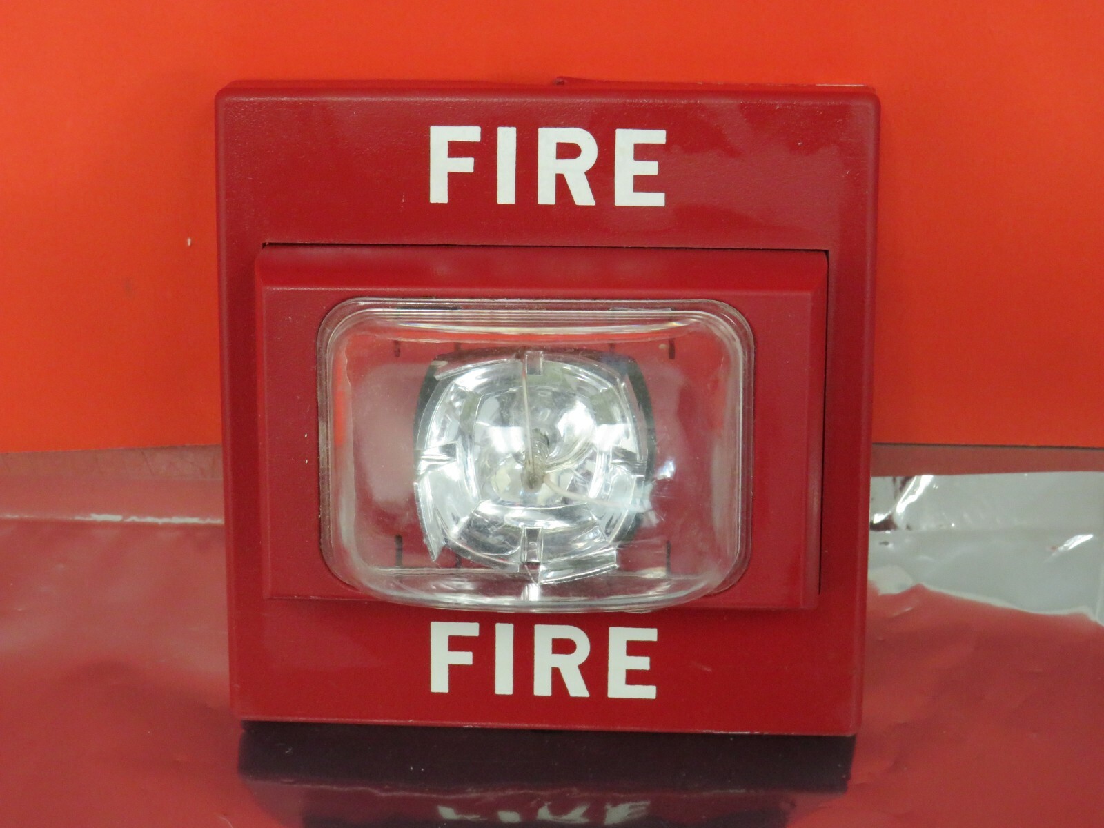 SIEMENS U-MCS STAND ALONE FIRE ALARM STROBE RED P/N 500-699701 LARGE QUANTITY