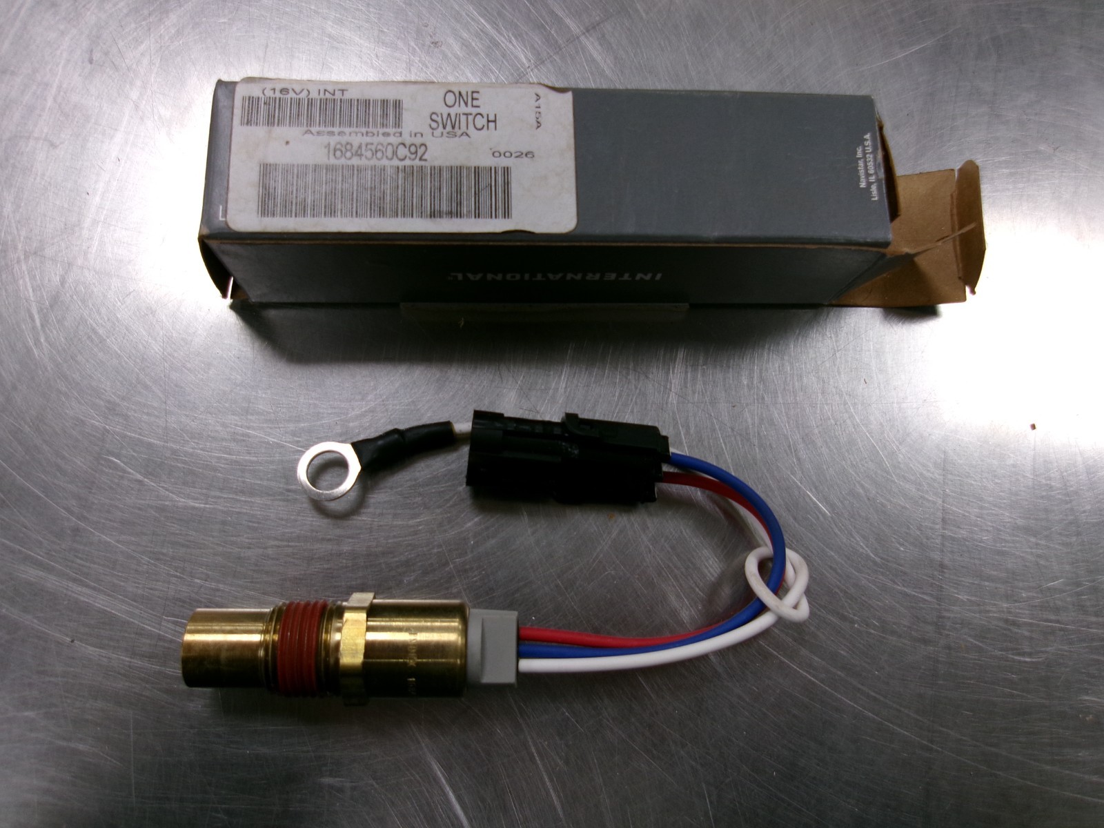 International 1684560C92 Sensor NIB